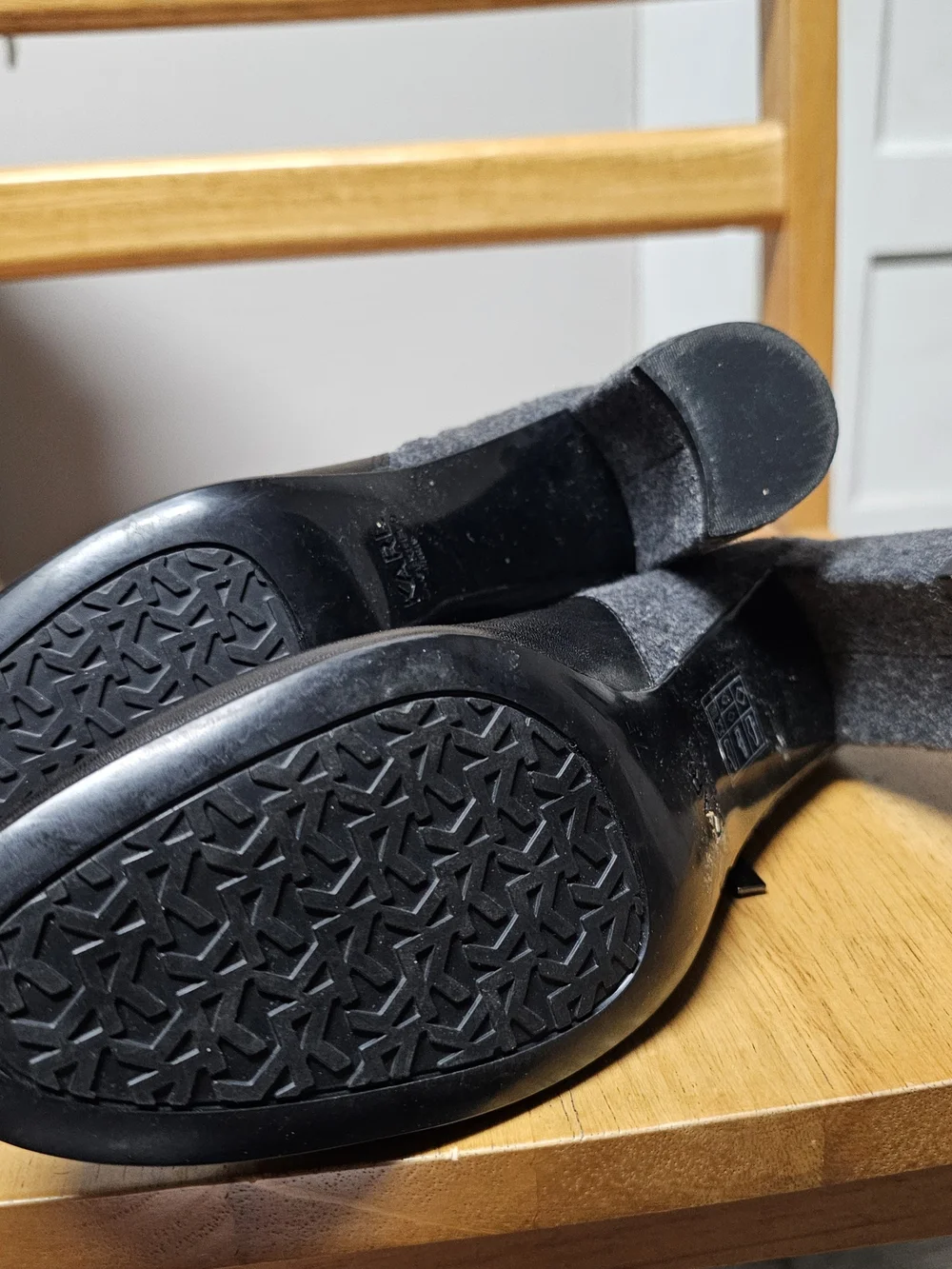 Karl Lagerfeld Leather Two-Tone Gray Black Classic Block Heel Women's Size 7.5
